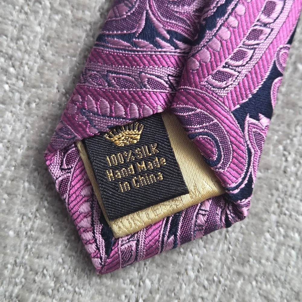 Countess Mara Silk Necktie Tie Pink Purple Paisley Hand Made Crown Logo 3.5